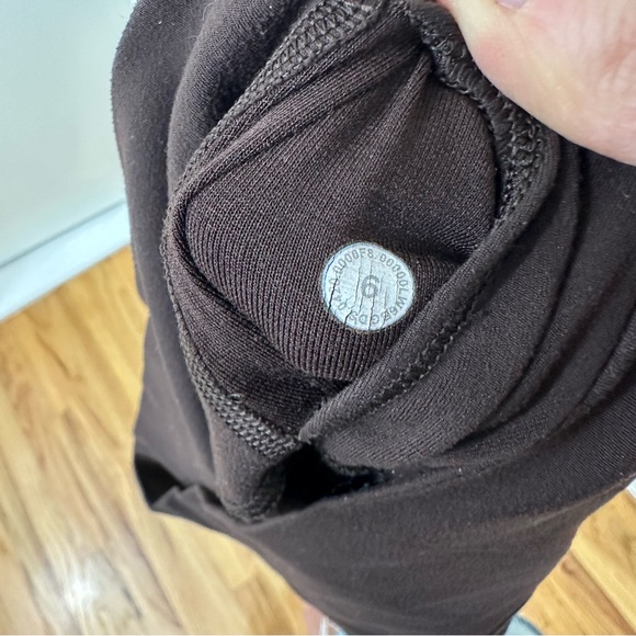 lululemon athletica French Press Brown 21” Crop Align Leggings, Size 6 - Picture 7 of 8